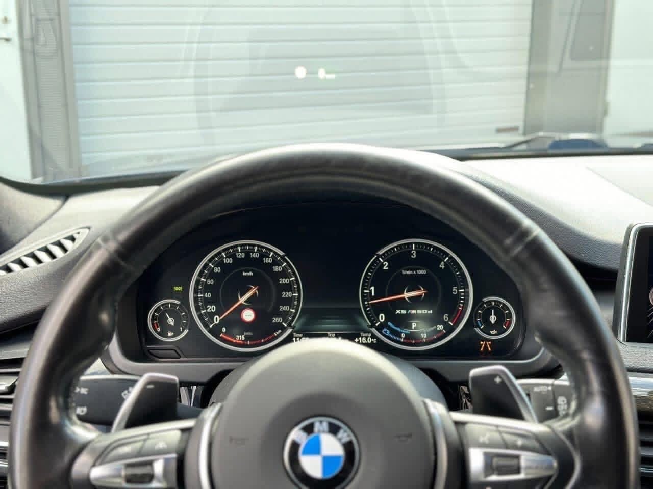 BMW X5 M50d - photo 32